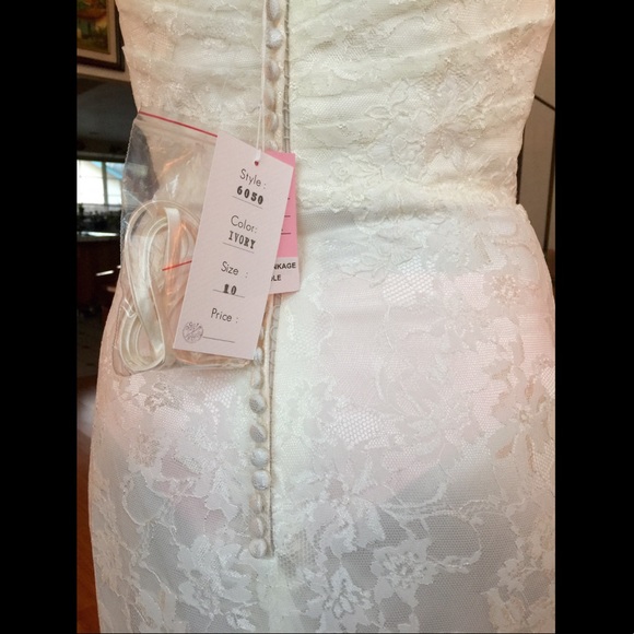 NWT Unaltered Ivory Lace Strapless Wedding Dress - Picture 9 of 10